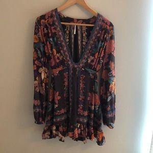 Free People Bohemian Style Top •